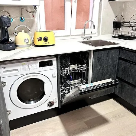 Lujo Parking, Proyector, Maquinita Y Patinetes اوفيدو