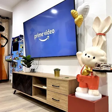 Lujo Parking, Proyector, Maquinita Y Patinetes اوفيدو