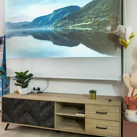 Lujo Parking, Proyector, Maquinita Y Patinetes * اوفيدو