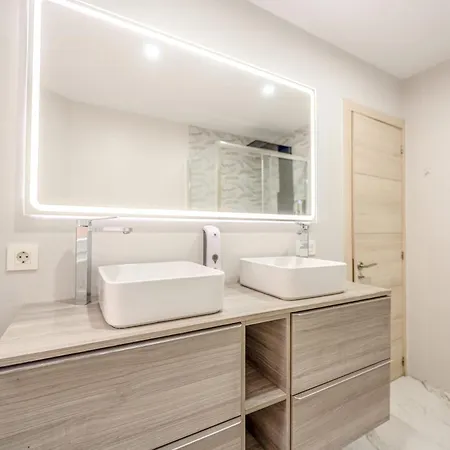 Apartment Lujo Parking, Proyector, Maquinita Y Patinetes Oviedo